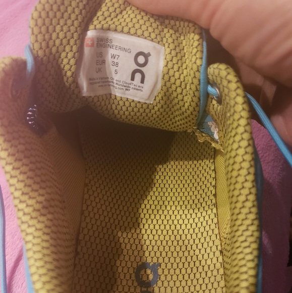 ON womans trail running shoes 7 - Picture 10 of 16